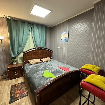 Ararat-Poznyaki Hostel Kiev Buitenkant foto