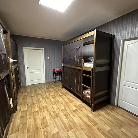 Ararat-Poznyaki Hostel Kiev Buitenkant foto