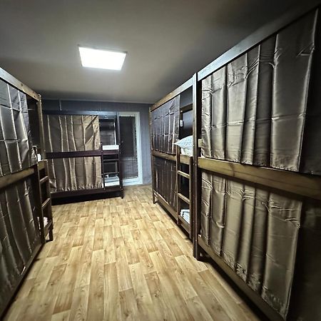 Ararat-Poznyaki Hostel Kiev Buitenkant foto