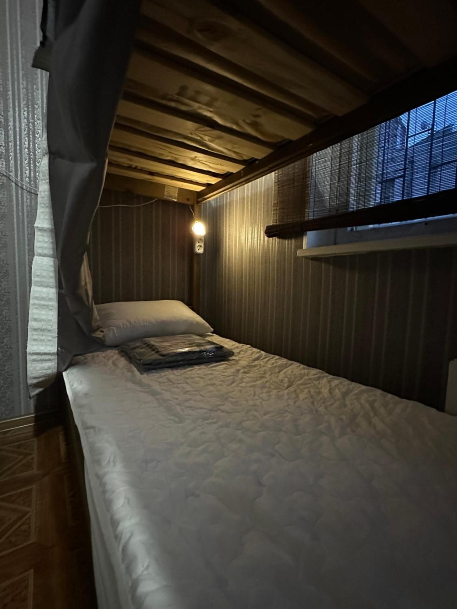 Ararat-Poznyaki Hostel Kiev Buitenkant foto