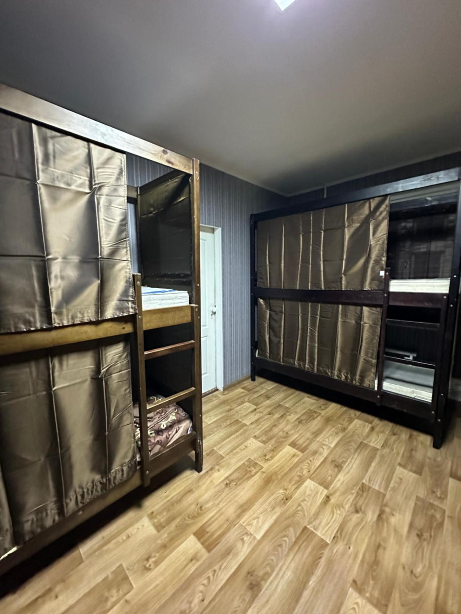 Ararat-Poznyaki Hostel Kiev Buitenkant foto