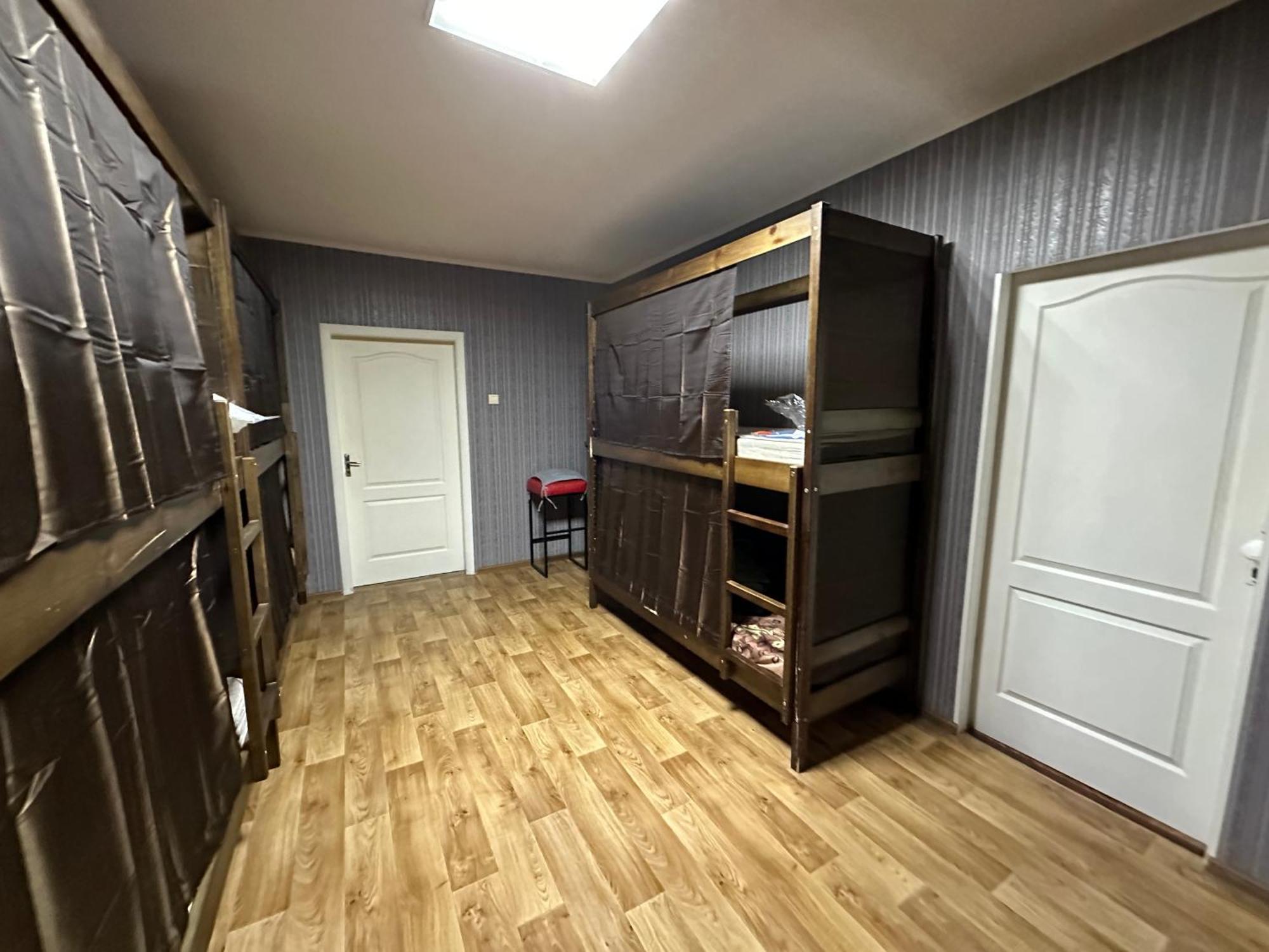 Ararat-Poznyaki Hostel Kiev Buitenkant foto
