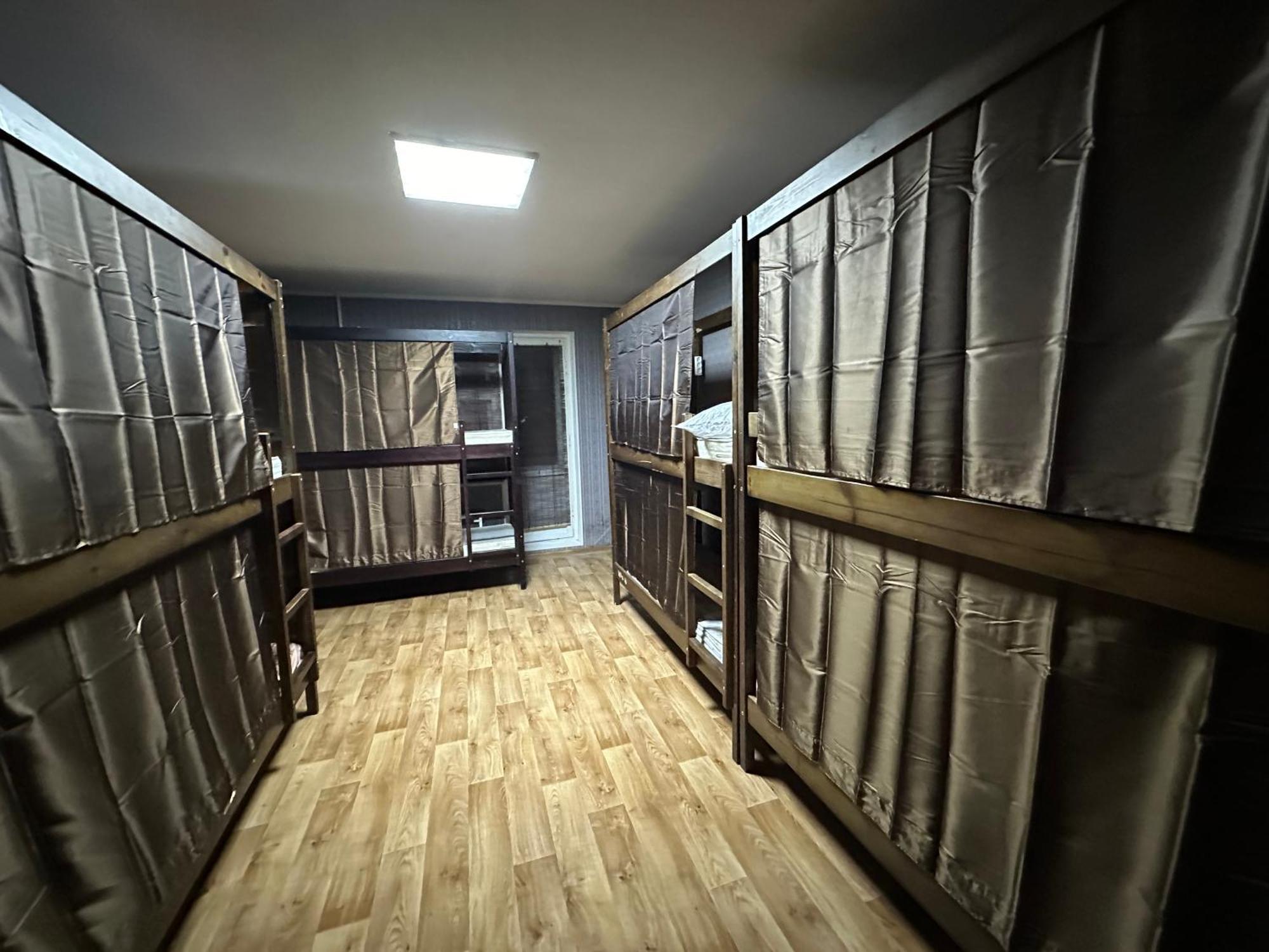 Ararat-Poznyaki Hostel Kiev Buitenkant foto