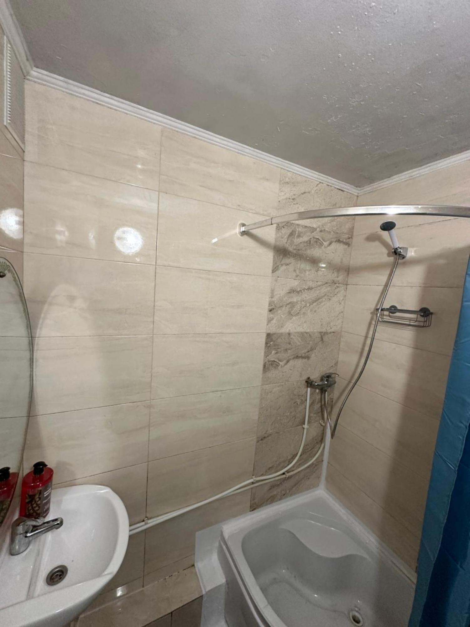 Ararat-Poznyaki Hostel Kiev Buitenkant foto