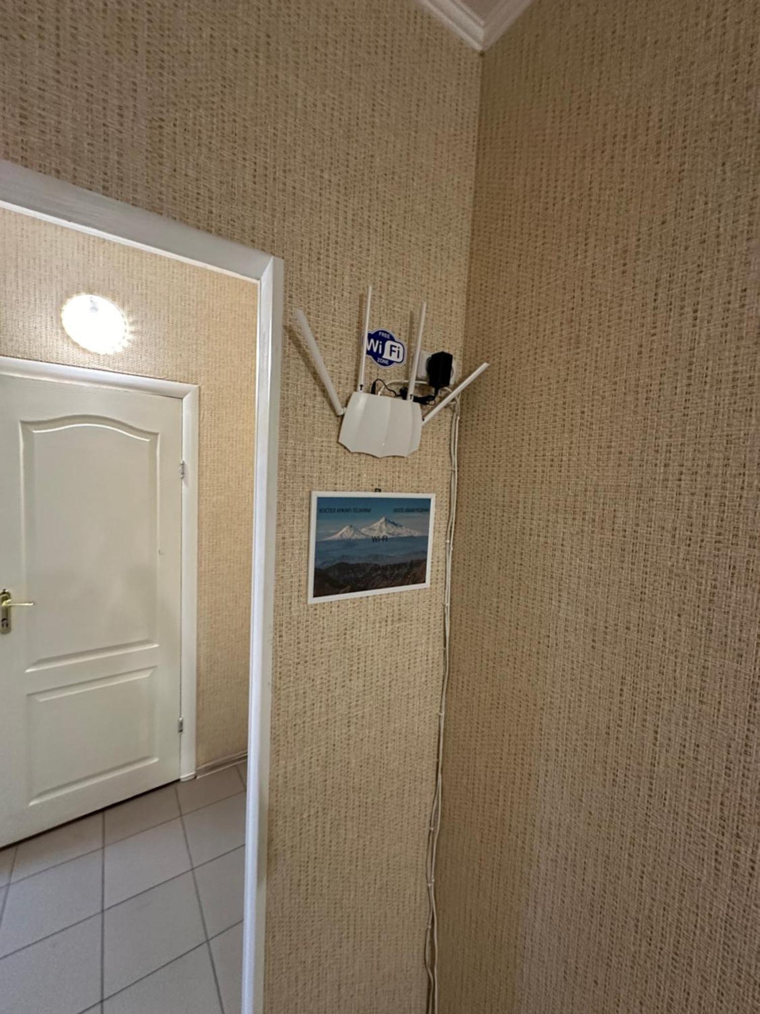 Ararat-Poznyaki Hostel Kiev Buitenkant foto